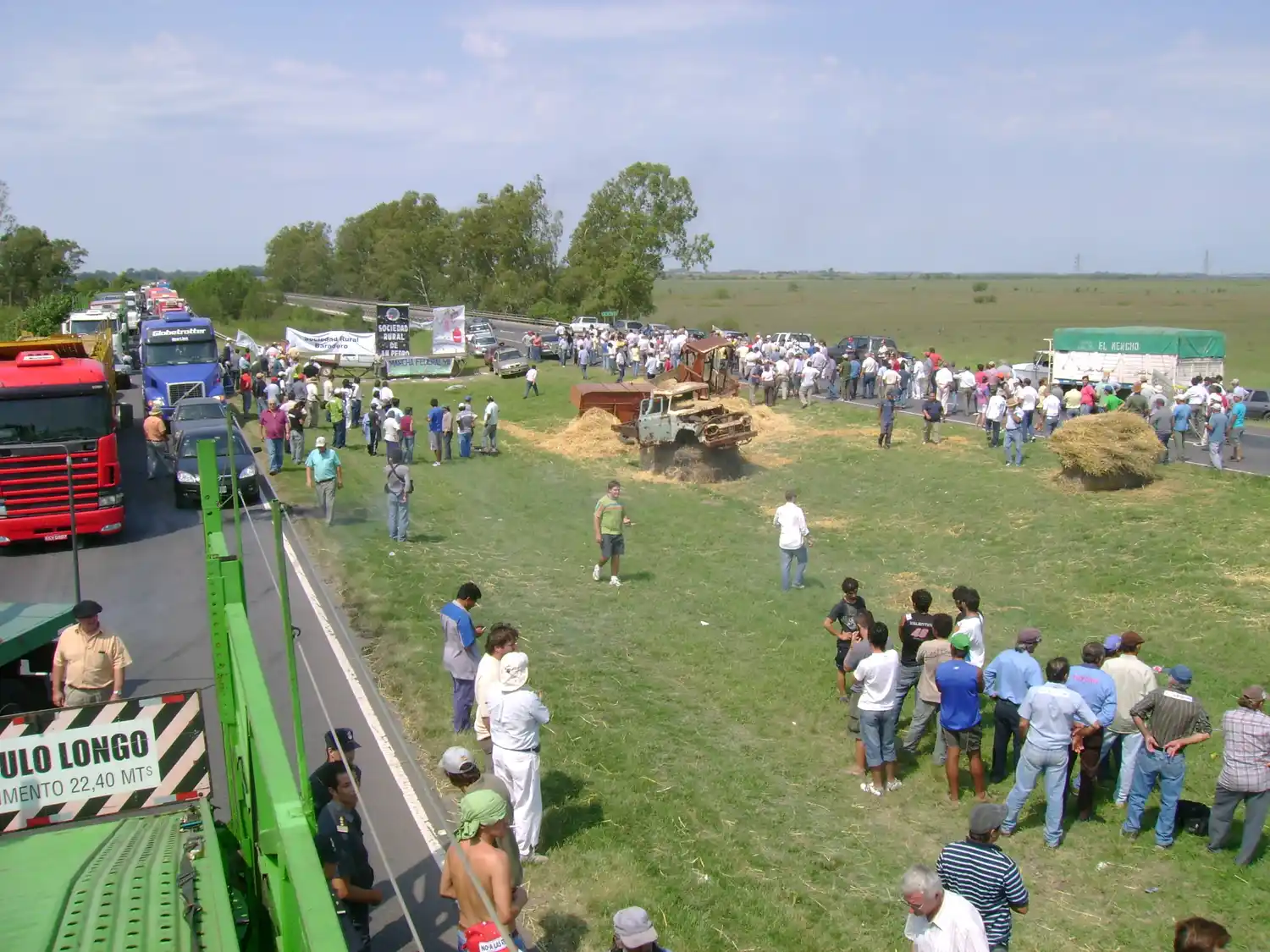 El 19 de marzo de 2008 hubo un acto con escenario en el cantero central de lal autopista.