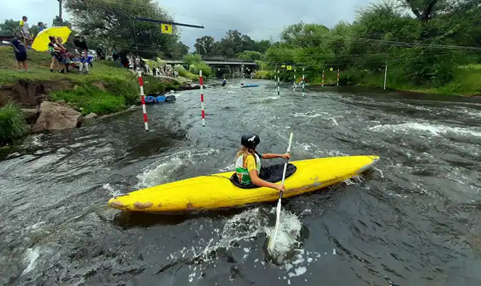 Exitosa vuelta del kayak slalom