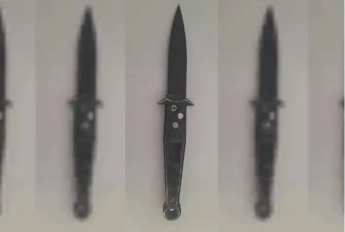 El arma blanca incautado al menor.