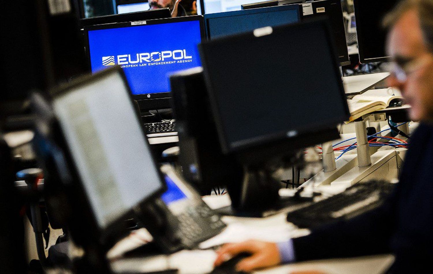 Europa desmantela mega plataforma de «hackers» en línea
