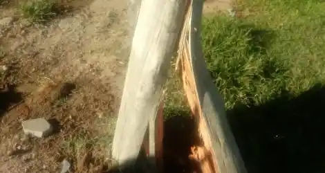 #Peligro: Patrullero chocó poste de luz