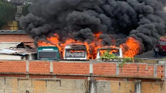 Incendio en Los Frailes de Catia causa temor este #17Jun