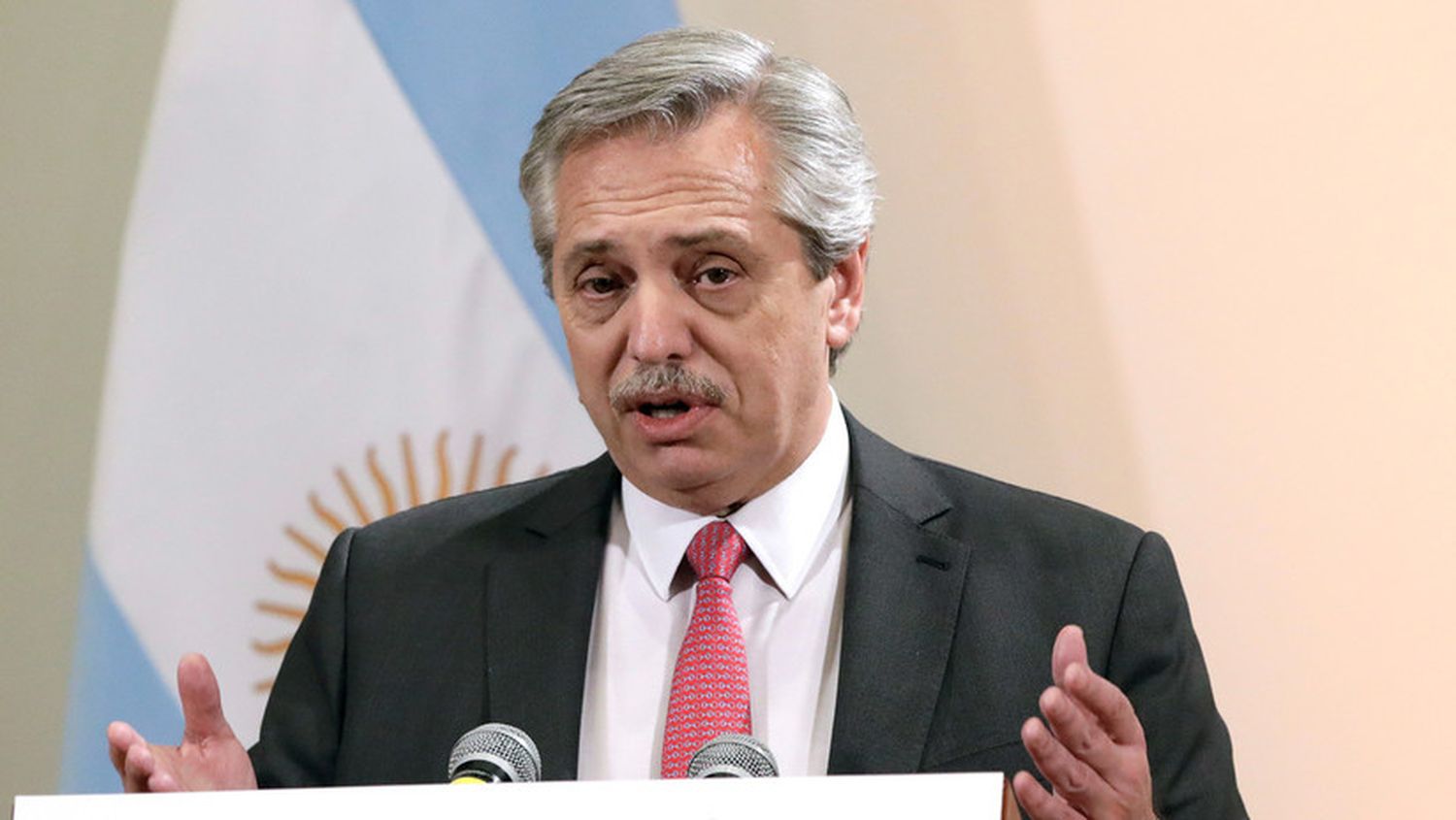 Fernández y su equipo diseñan un paquete de medidas para recomponer ingresos y reactivar el consumo