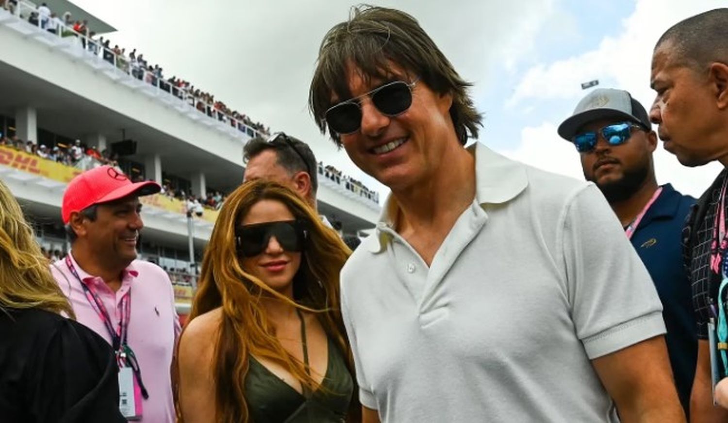 Tras la cena con Lewis Hamilton, aseguran que Shakira recibió flores…pero de Tom Cruise