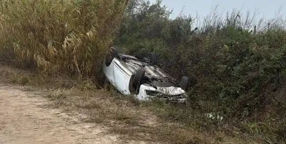 Un auto volcado y un fallecido: hallaron al conductor sin vida con un disparo en la nuca