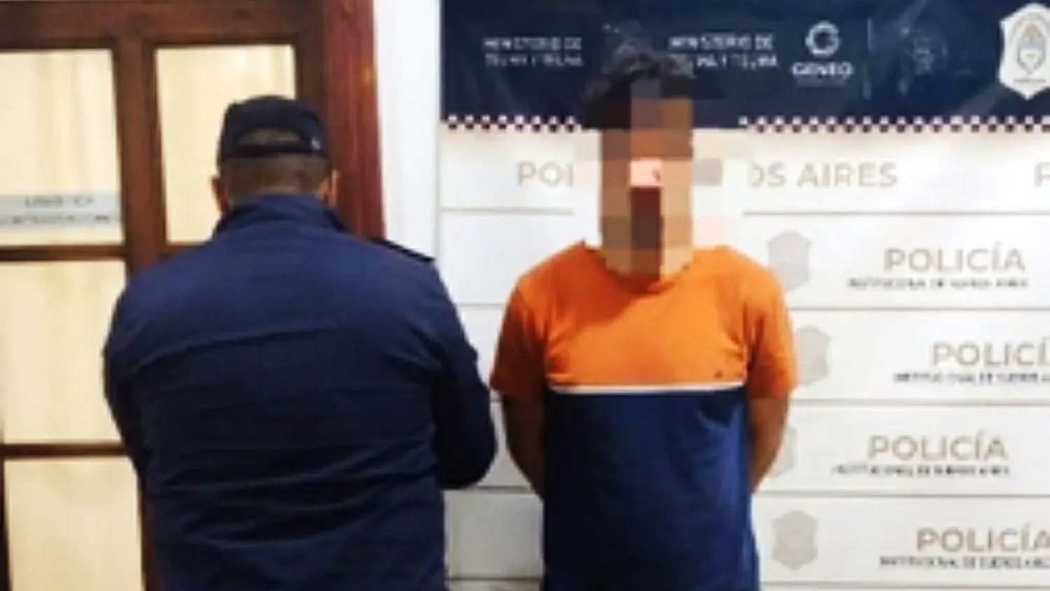 El servicio 911 recibió un llamado por los daños que un hombre ocasionaba en la casa de su madre.