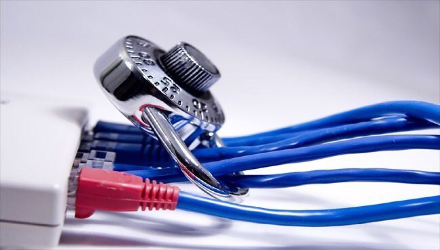 Como pasó con el fútbol, se viene Internet «codificado»
