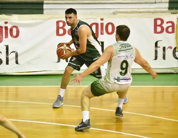 Sin sobrarle demasiado, Racing le ganó a Ferro de San Salvador