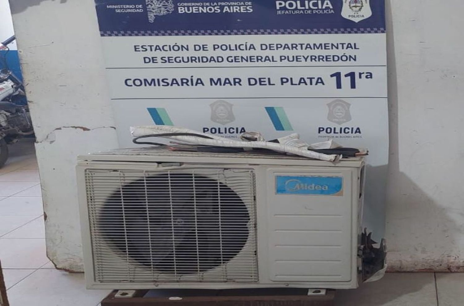 Quiso llevarse el aire acondicionado de una casa y lo atraparon