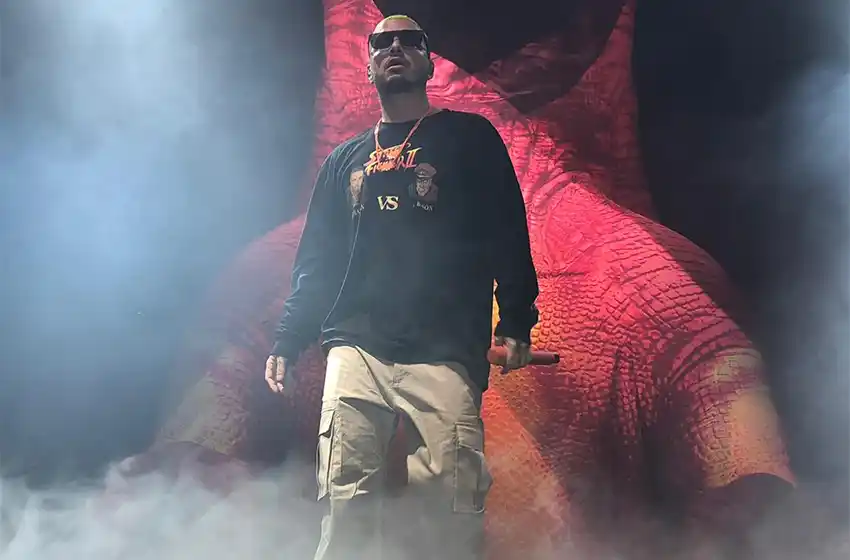 J Balvin aterrizó en Rosario e hizo vibrar al público en el Metropolitano