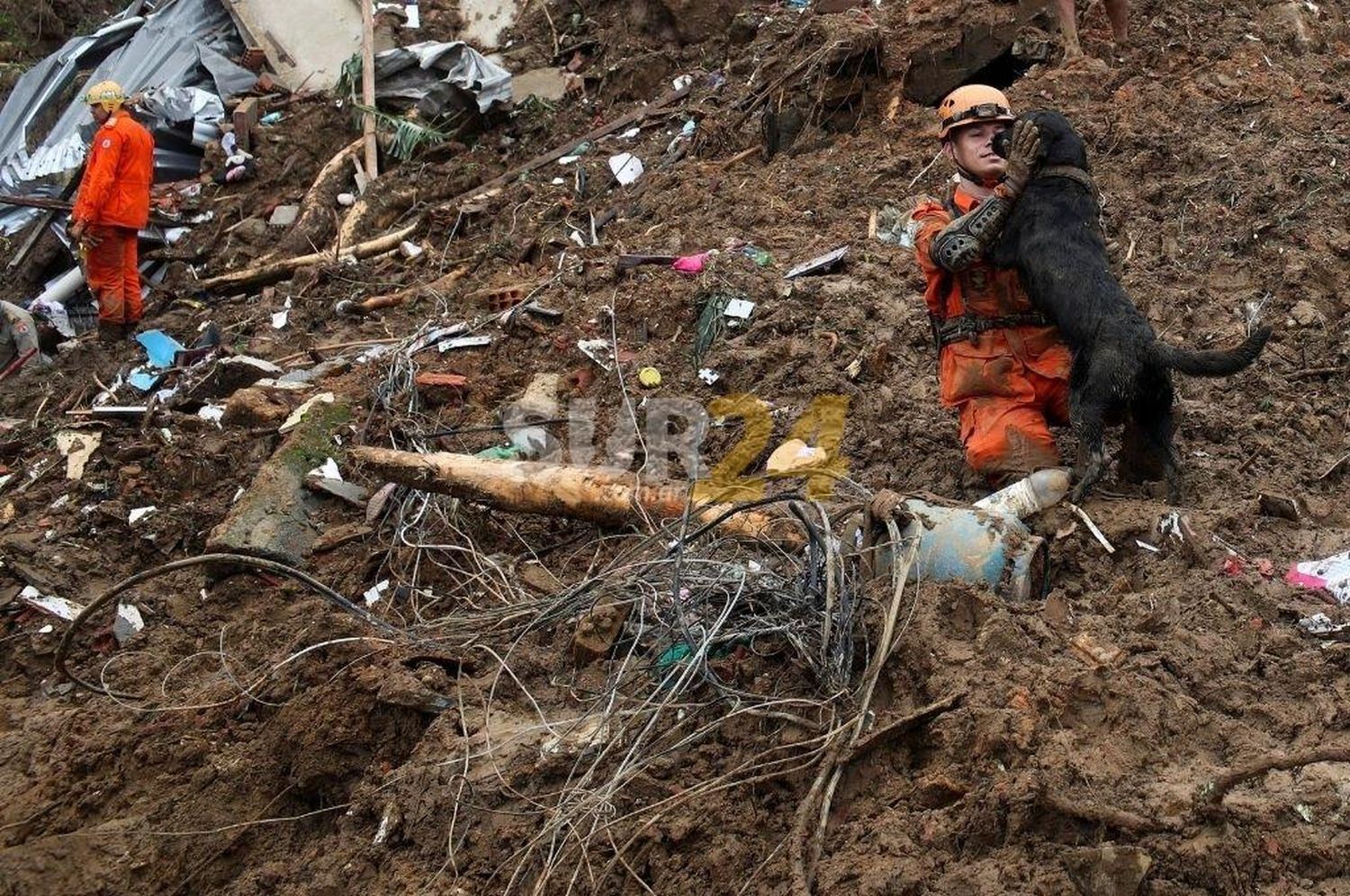 Brasil: ya son 104 los muertos por los derrumbes e inundaciones en Petrópolis 