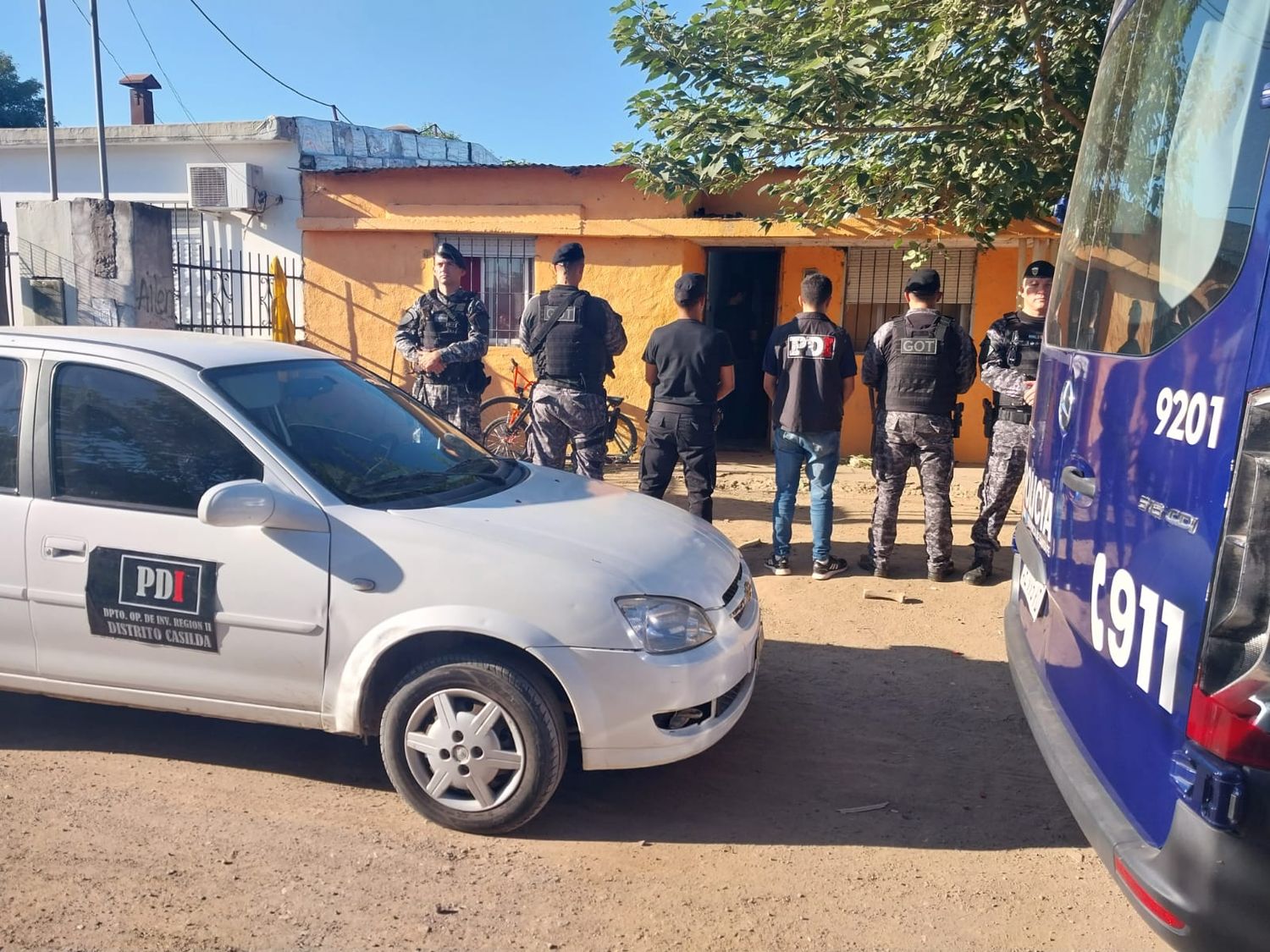 En la vivienda allanada secuestraron material estupefaciente y apresaron a dos personas