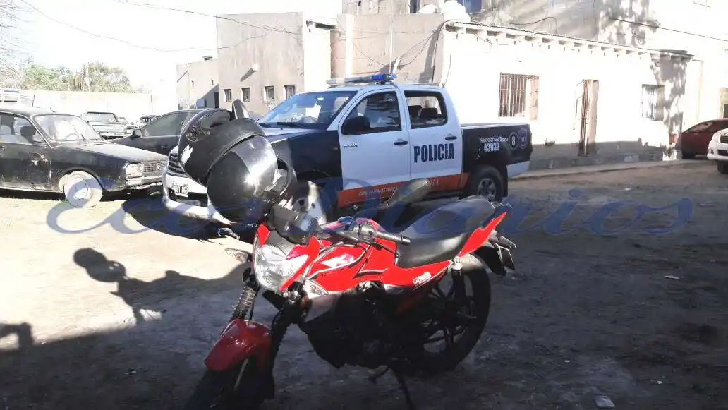 Raid delictivo de ladrones en moto: atacaron a vecinas y a un financista