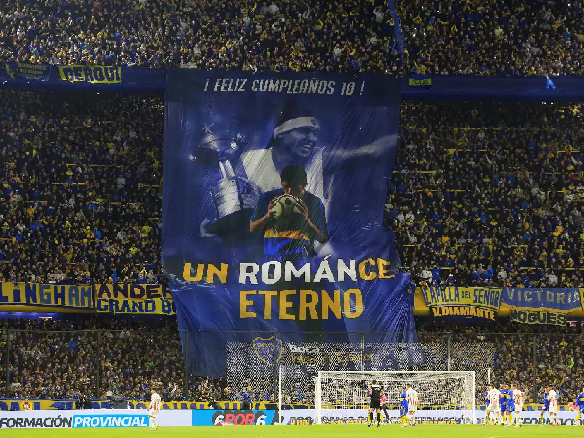 Una Bombonera llena le cantó el feliz cumpleaños a Riquelme