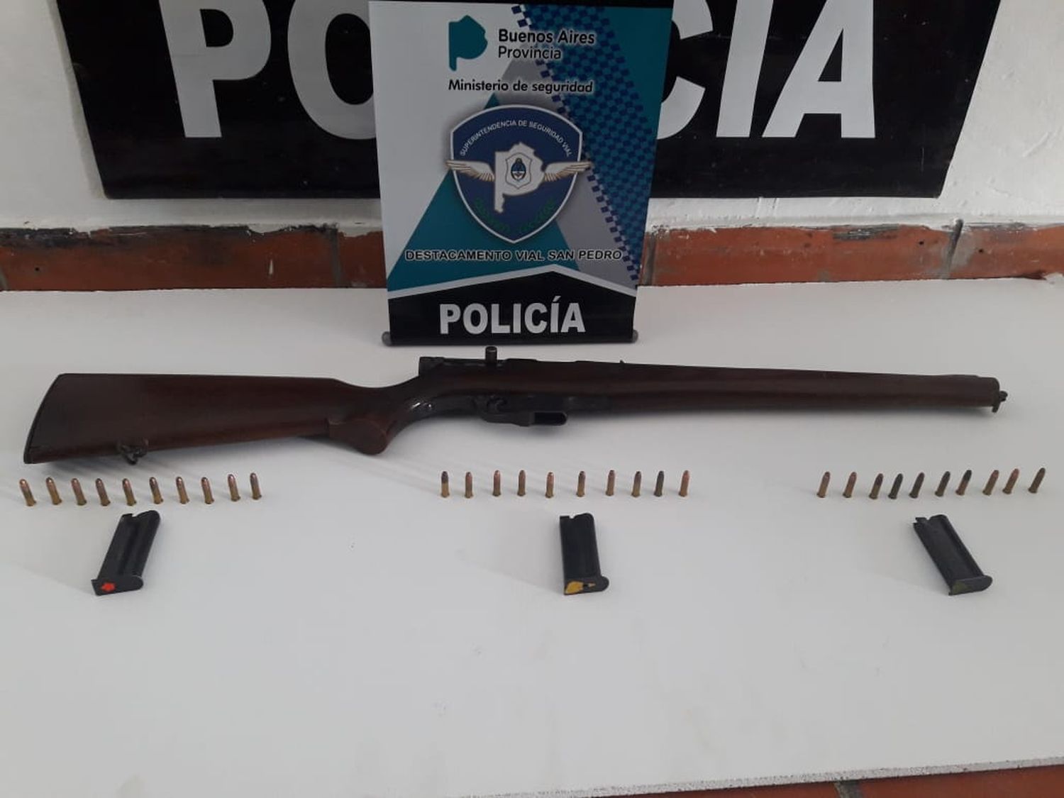 Ruta 9: interceptaron a una camioneta que llevaba una carabina y marihuana