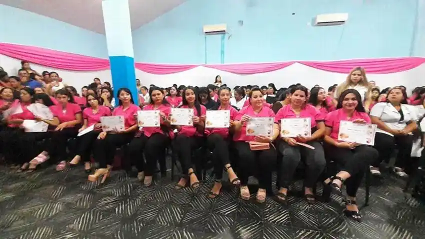 Nuevos egresados de los talleres
de capacitación en Clorinda