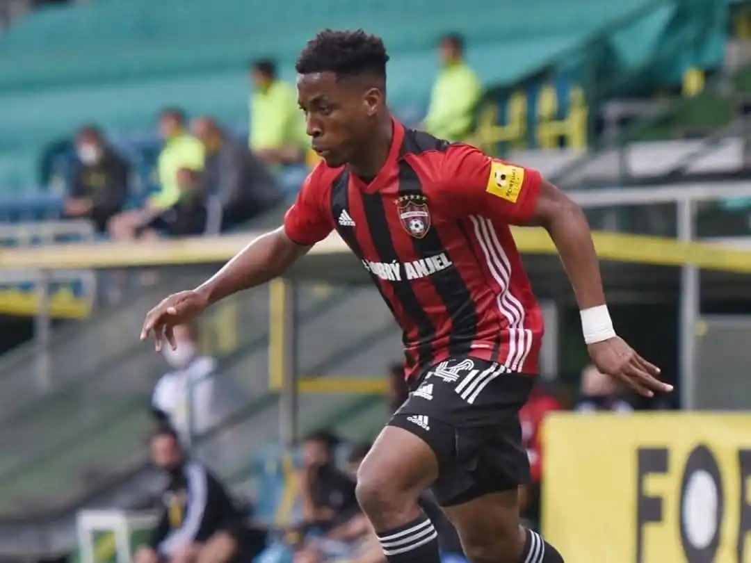 Riestra cerró la llegada del nigeriano Nsumoh