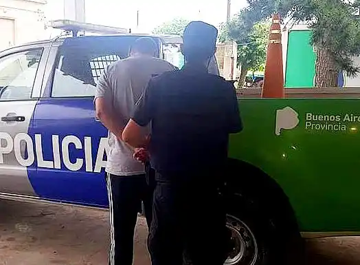 Tenía un pedido de captura y lo interceptaron en la vía pública