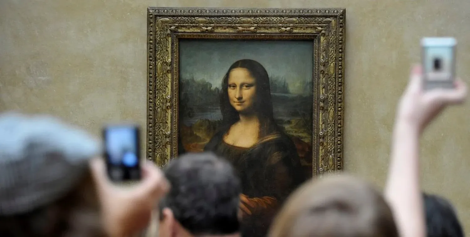 El retrato realizado por Leonardo Da Vinci está en el Museo del Louvre de París, donde cada día la visitan miles de turistas. Foto: Archivo / EFE