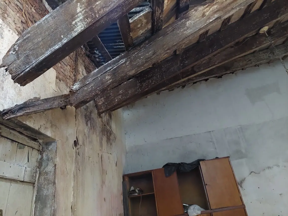 Bomberos asistió a una familia por riesgo de derrumbe en su vivienda