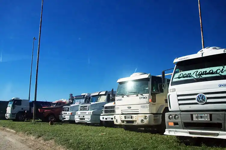 Gremio de transportistas arrancó con un paro