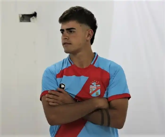 Caída de Arsenal: El chascomunense Tomás Sives ingresó en el final del partido frente a San Lorenzo