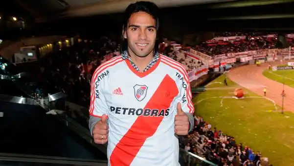 D’Onofrio levantó el tubo para hablar con Radamel Falcao