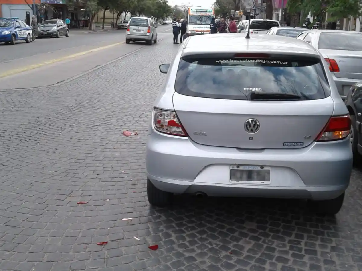 Choque y furia en pleno centro 