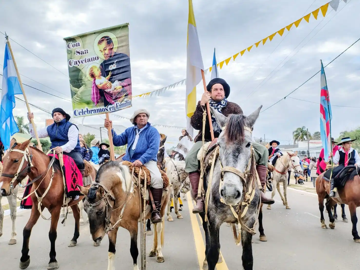 Primera peregrinación a caballo en San Cayetano