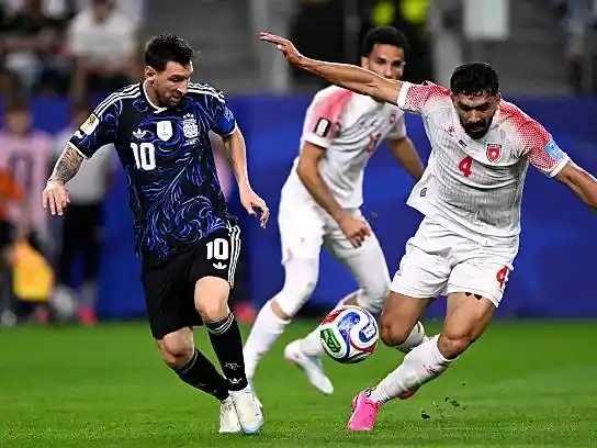 Messi ingresó en el segundo tiempo y convirtió de tiro libre.