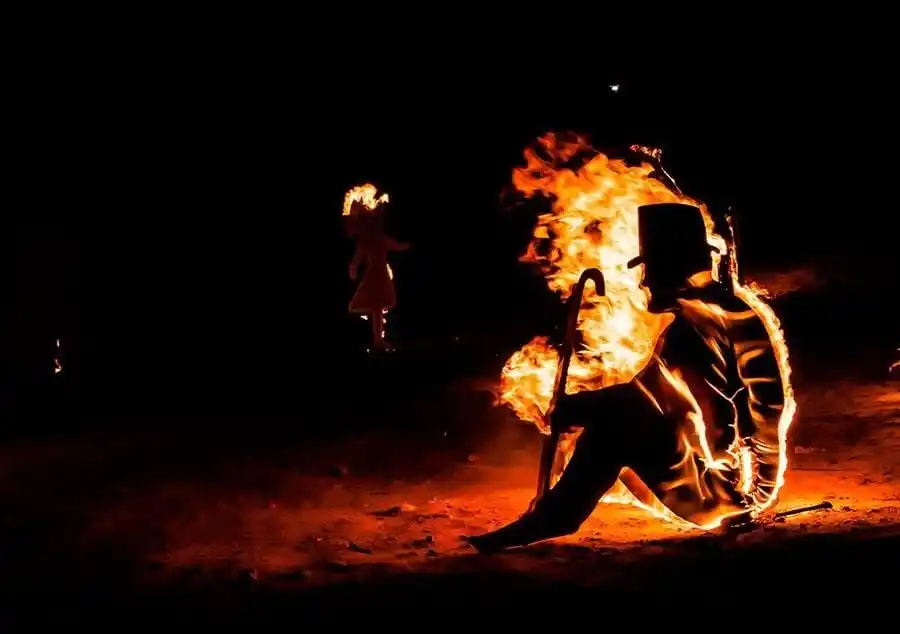 Impresionante evento de fuego llega a Luján: Las torres Centinelas de Luz
