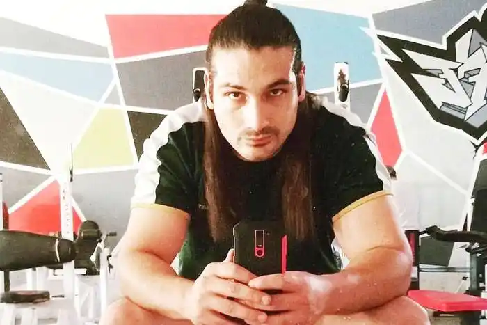 Dos operarios resultaron  heridos tras caer de una grúa