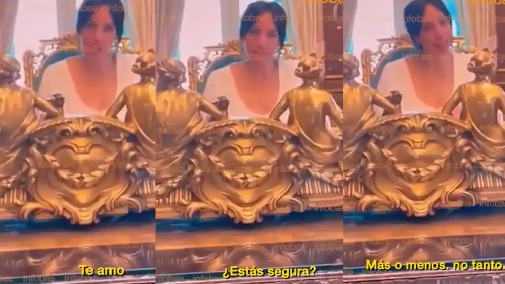 La panelista aparece sentada en el sillón presidencial.