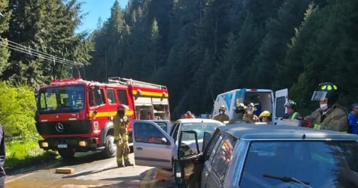 Corte total en la Ruta 40 por un choque frontal entre dos vehículos