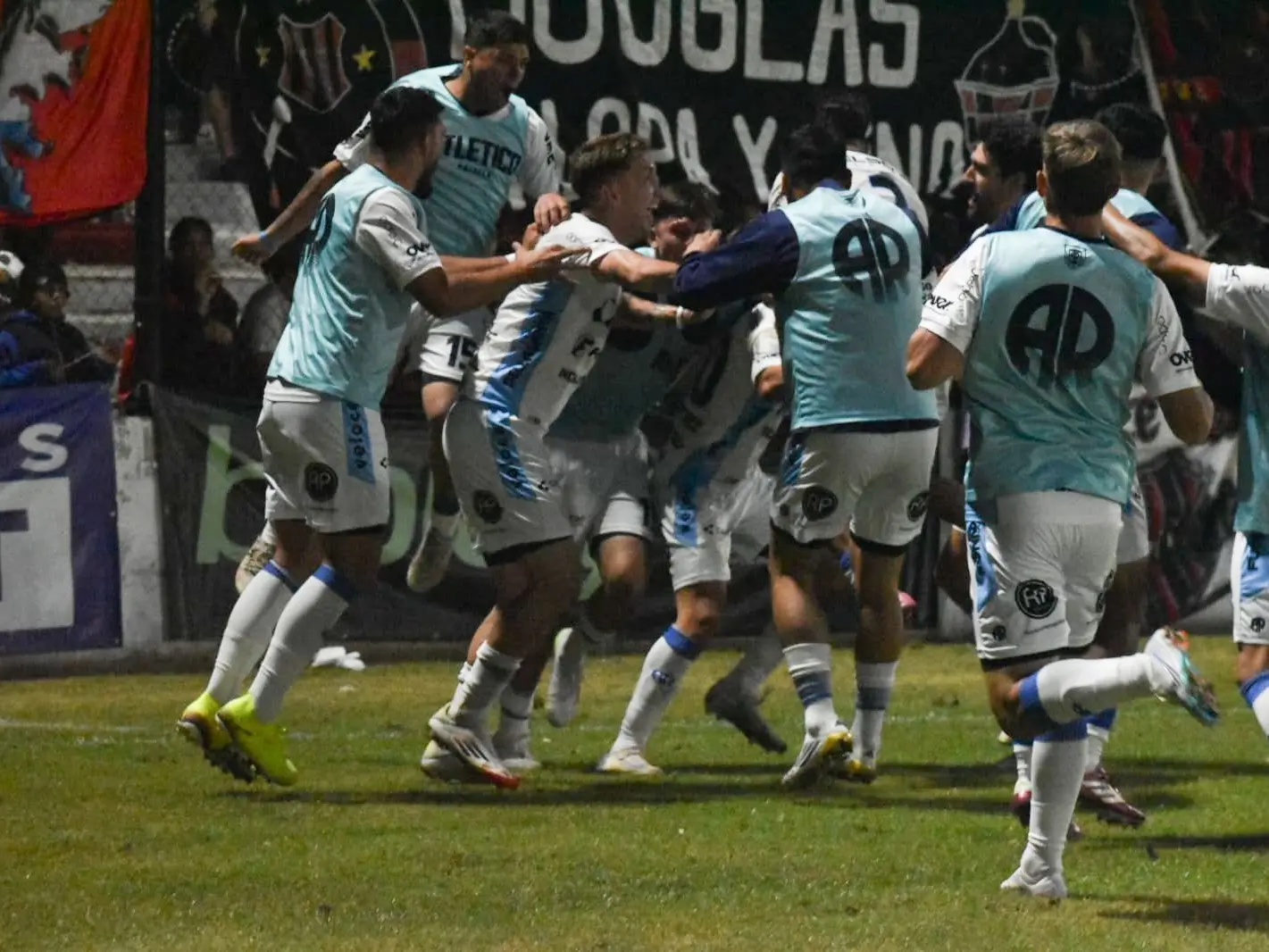 La Crema recibe a Douglas el domingo a las 18:15.Foto:Prensa AR