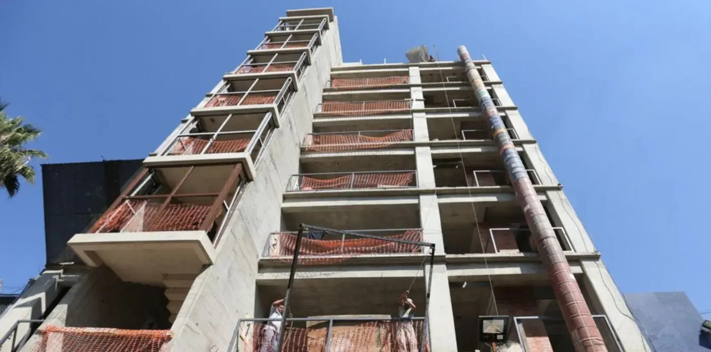 Edificios abandonados por la firma Moragues Constructora SRL (Altinium S.A).