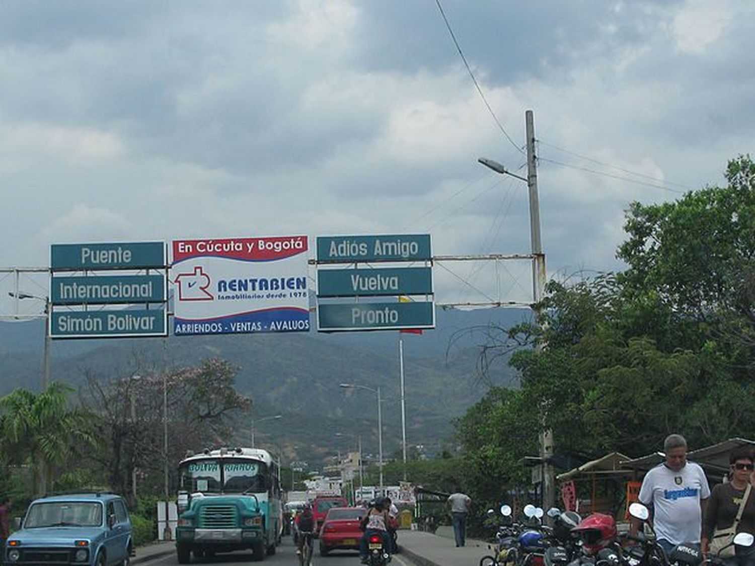 ¡HISTÓRICO! Luego de siete años se abre el paso vehicular en el puente fronterizo Simón Bolívar