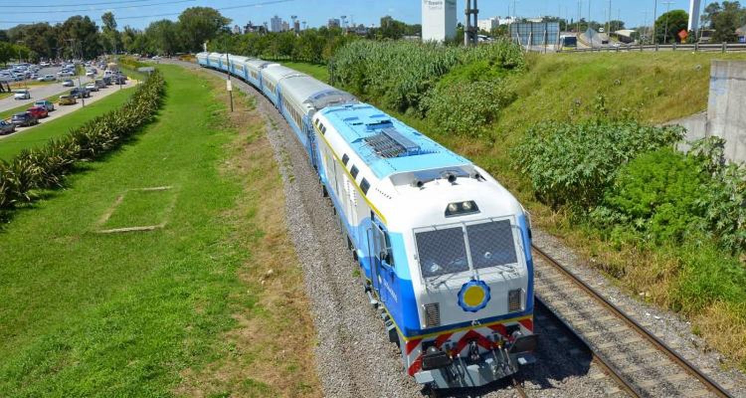 Esperan para este miércoles que el tren, finalmente, pare en la estación San Pedro