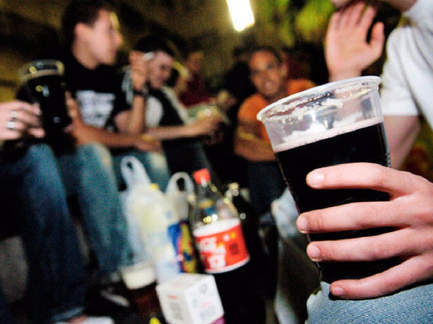 Ni permisivos, ni autoritarios: ¿Cómo decirle a los chicos que no deben tomar alcohol?