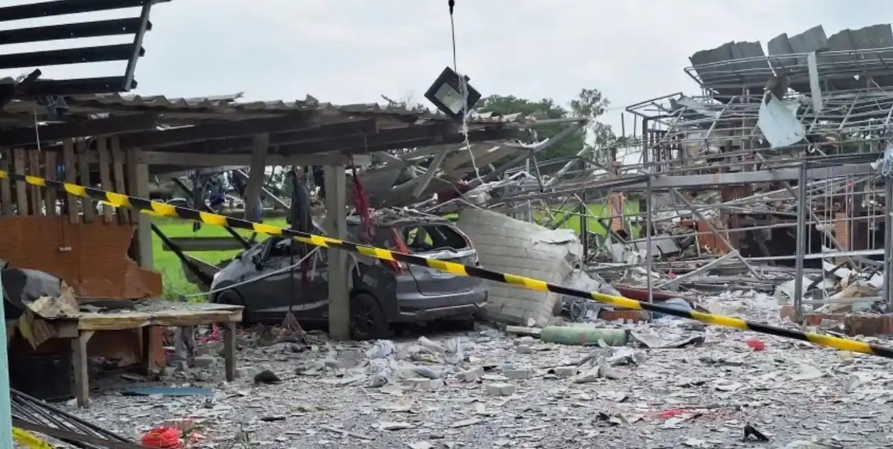 Una explosión en una fábrica de fuegos artificiales dejó nueve muertos y dos heridos. Crédito: AP.