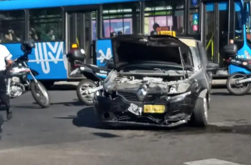 Un triple choque en Lagos y Güemes podría haberse causado por un semáforo roto