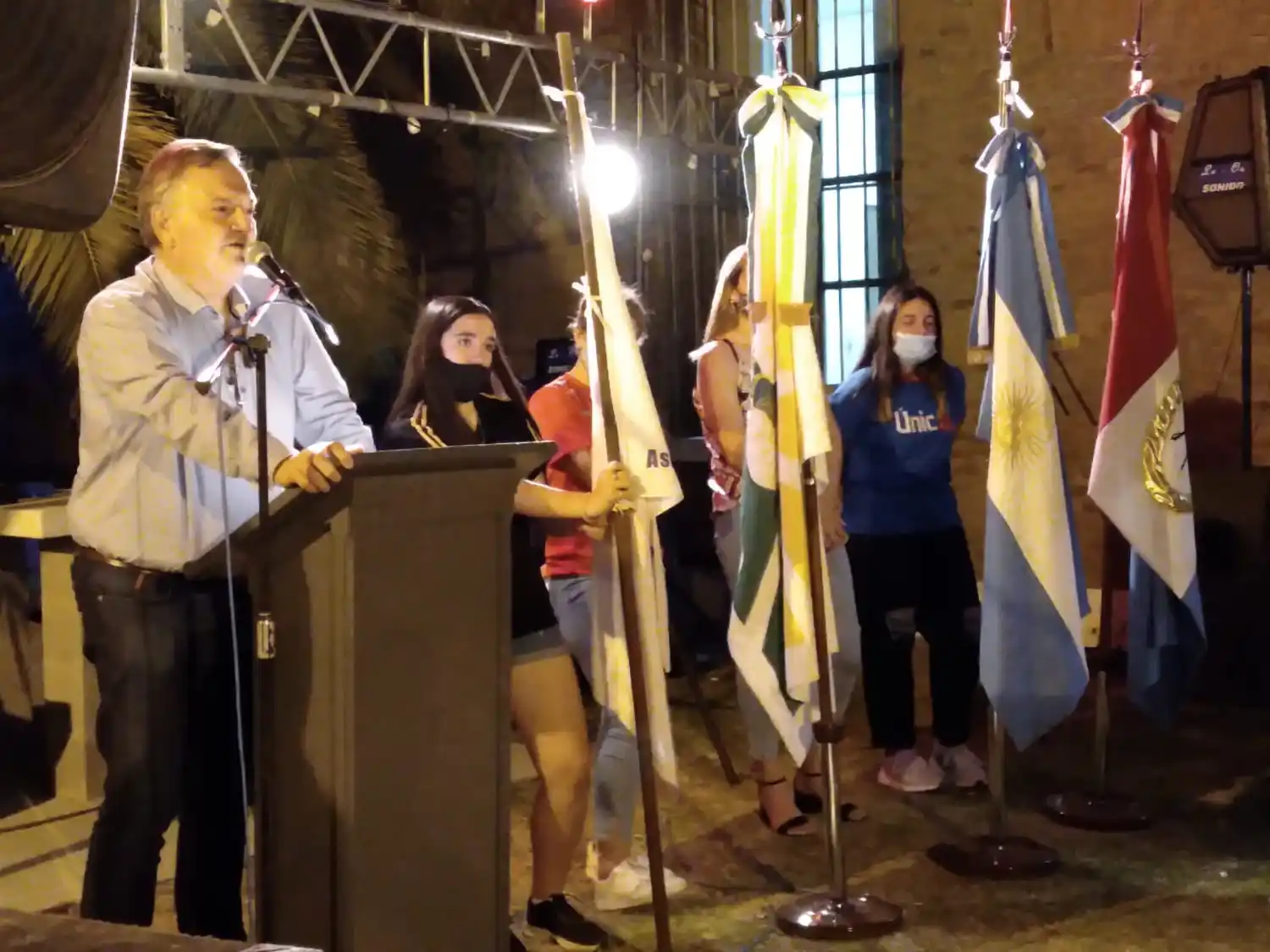 Felipe Michlig participó del acto de reconocimiento a Mario Alberto López