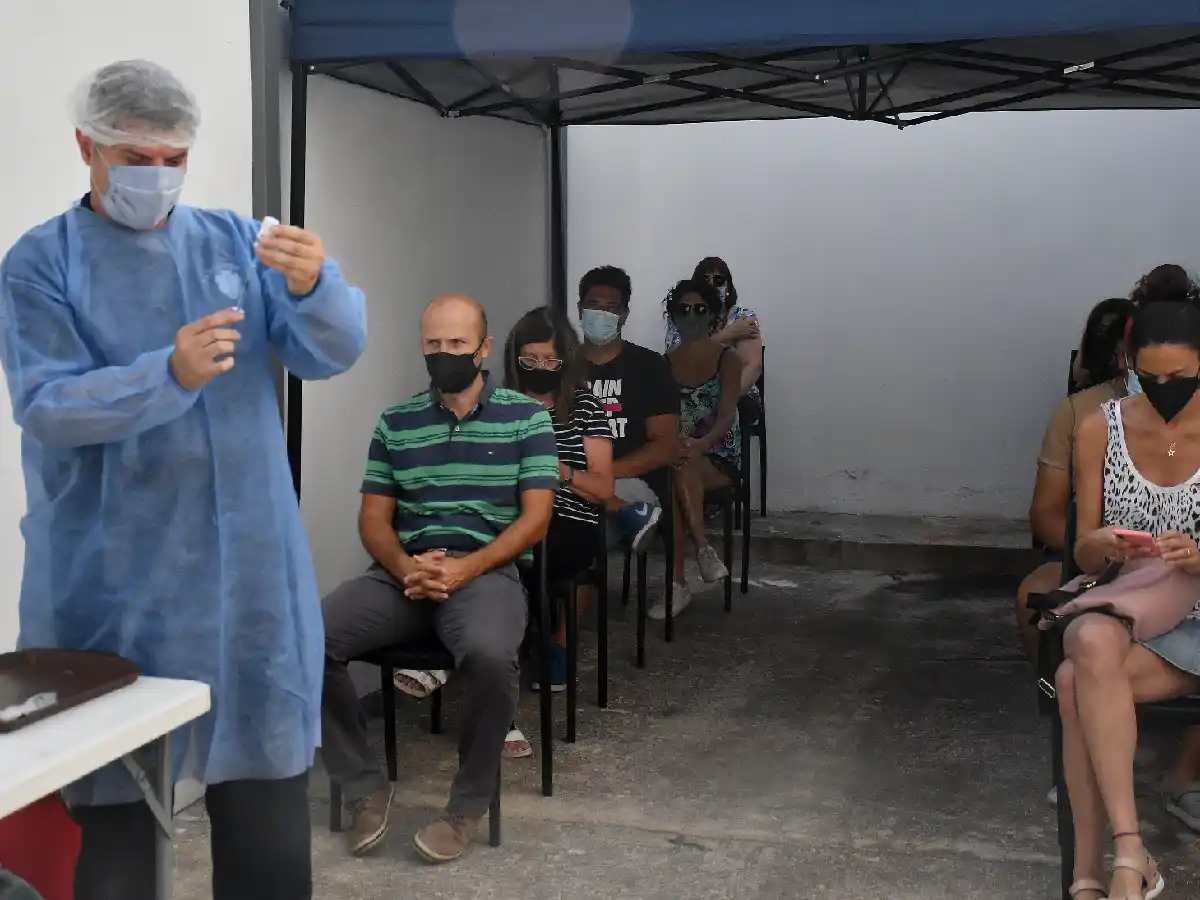Reportaron 88.352 contagios en las últimas 24 horas, pero la positividad sigue por encima del 50%