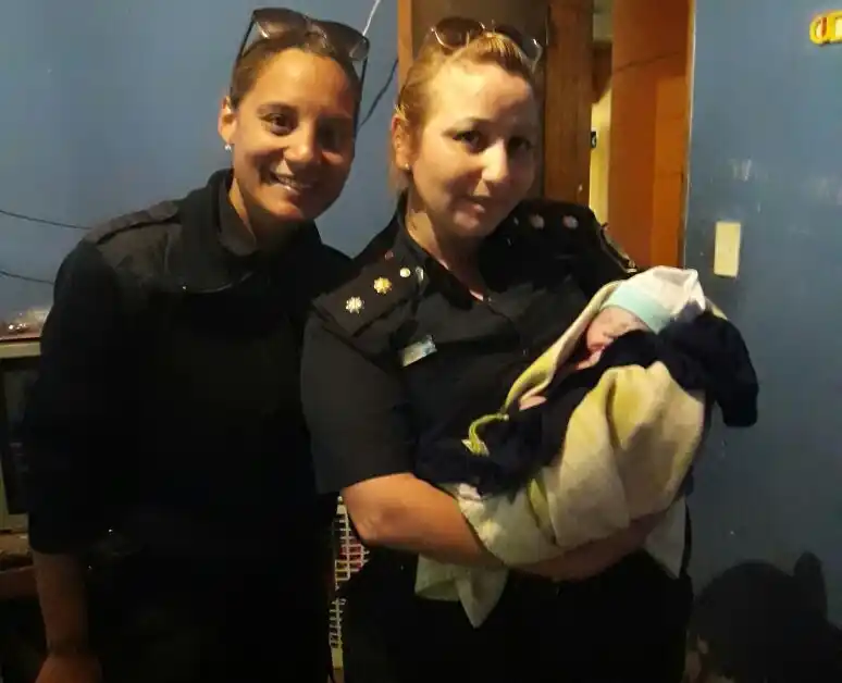 Mar del Plata: Policías ayudaron a mamá a dar a luz a su bebé
