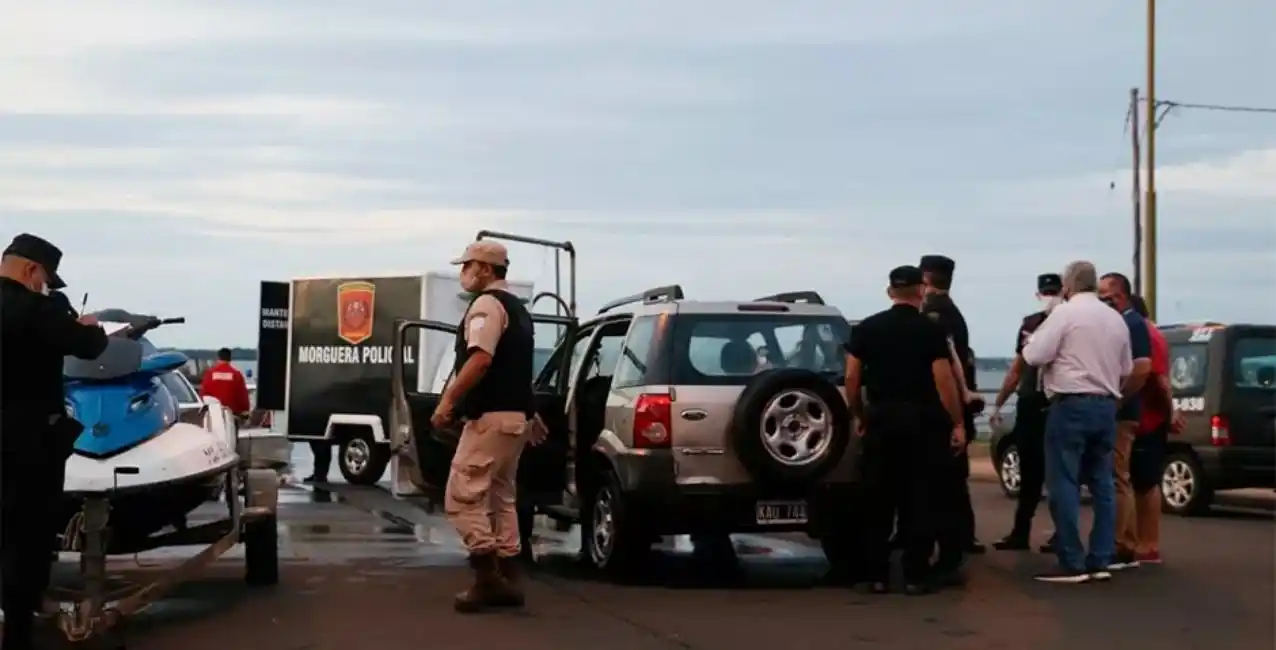 Misiones: descubrió una camioneta con un cadáver sumergidos en el río