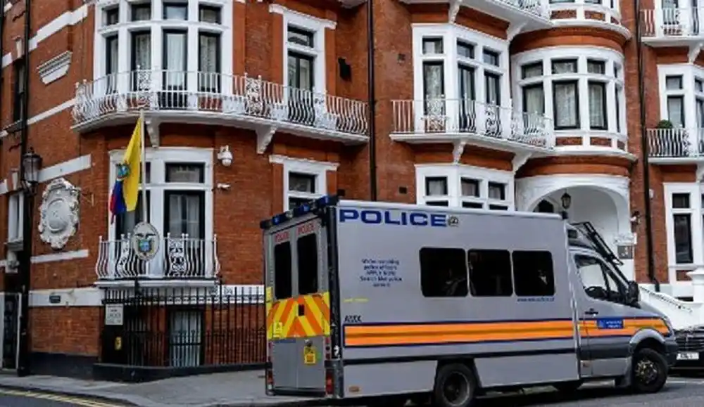 Snowden denuncia un ‘día sombrío para la libertad de prensa’ tras detención de Assange