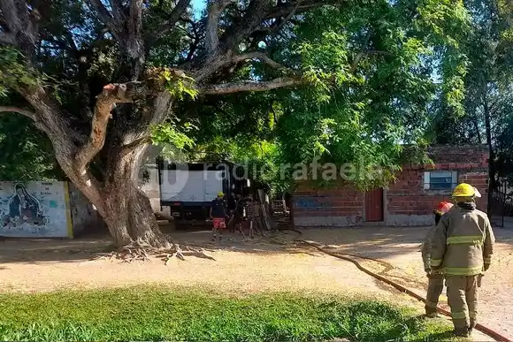 Horror en Reconquista: un hombre golpeó a su expareja y a su bebé en la vía pública, luego incendió su casa con tres hijos adentro