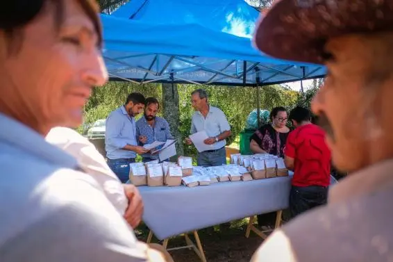 Entregaron semillas a pequeños productores