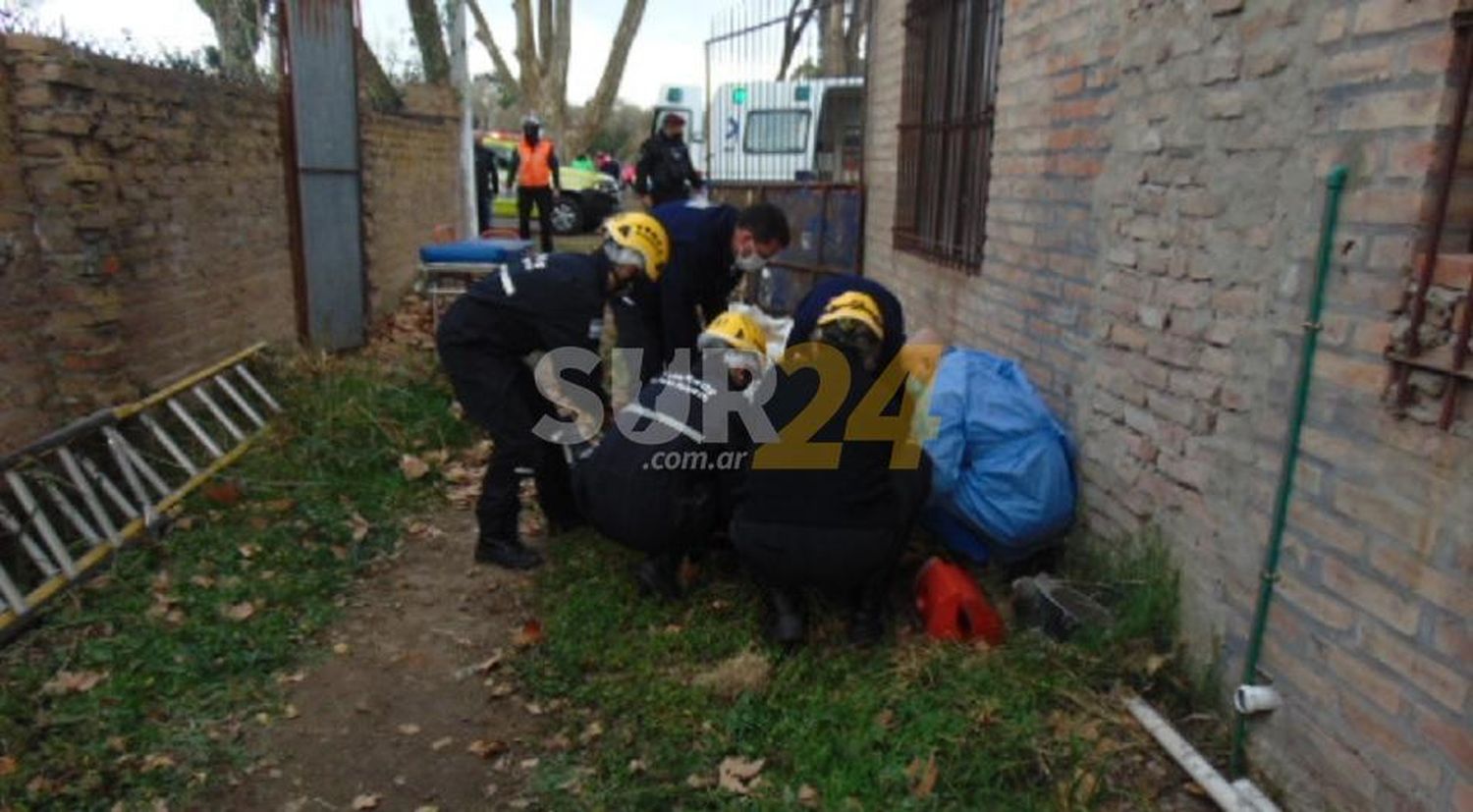 Bomberos socorrieron a un hombre que cayó de unos 5 metros de altura