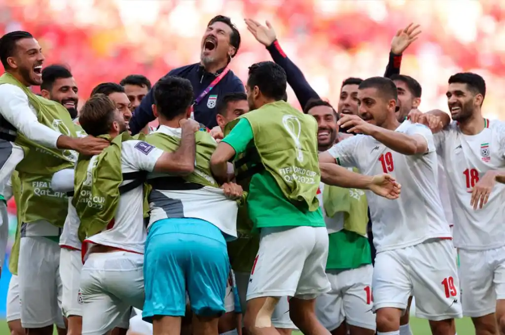 Irán sorprendió a Gales y se quedó con la victoria sobre el final del partido